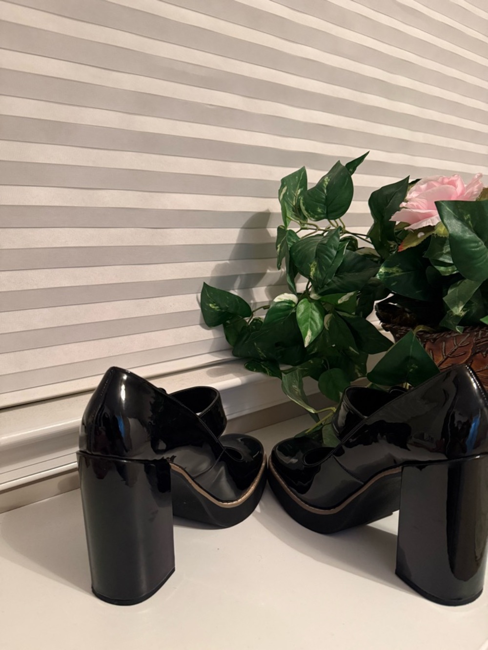 Steve Madden Black Patent Mary Jane Block Heels with Buckle - Picture 4 of 6